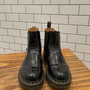 2976 Doc Martens Chelsea Boot size 39 EU/8 US